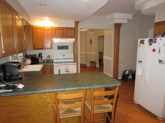 261 Orange St, Manchester, NH 03104