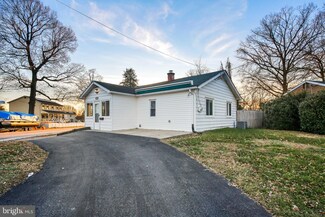 24 Elm Dr, Middle River, MD 21220