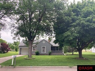 12 12 3rd St NE, Fairfax, MN 55332