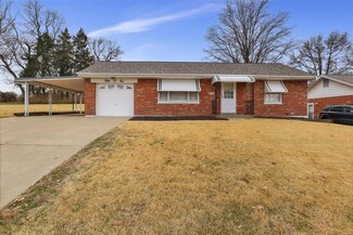 5001 Rockingham Dr, Saint Louis, MO 63121