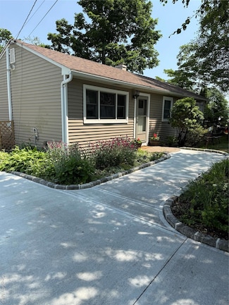 1016 Howells Rd, Bay Shore, NY 11706