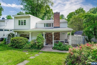 39 Campbell St, Waldwick, NJ 07463