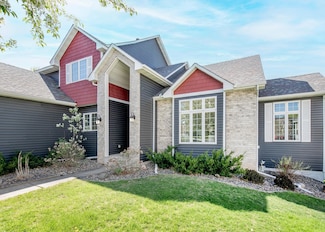4532 Alicia Dr, Inver Grove Heights, MN 55077