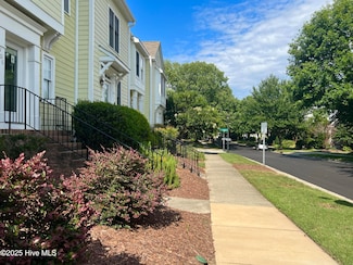 910 Highgrove Dr, Chapel Hill, NC 27516