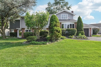 1318 Milanna Ln, Wantagh, NY 11793