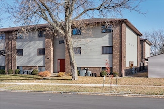 1920 Tracy Dr Unit 12, Bloomington, IL 61704