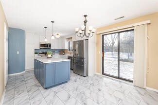 11572 Carriage Ct, Eden Prairie, MN 55344