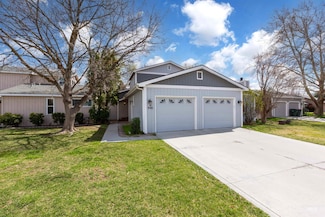 948 W Crest Wood Dr, Meridian, ID 83642