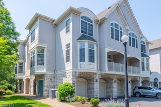 903 Regal Blvd, Livingston, NJ 07039