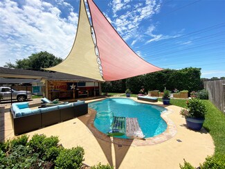 2422 Plantation Bend Dr, Sugar Land, TX 77478
