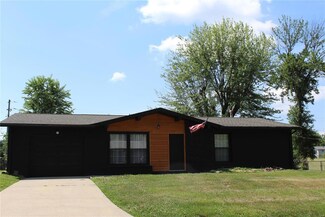205 Mercury Dr, Godfrey, IL 62035