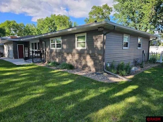 1323 1323 S Galbraith, Blue Earth, MN 56013