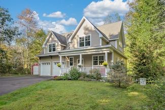 34 Newfield Rd, Freeport, ME 04032