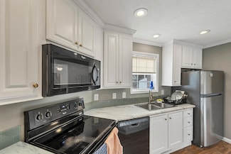 19 Alice Dr, Concord, NH 03303
