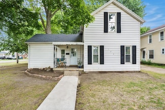 124 N Line St, Chesaning, MI 48616