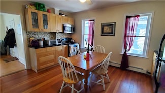 11 Hammond St Unit 2, Newport, RI 02840