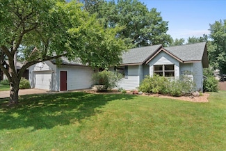 908 Bluebird Ct N, Hudson, WI 54016