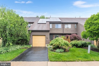 24 Jacob Ct, Ewing, NJ 08628