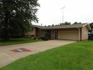 124 Country Club Rd, Williamsburg, IA 52361