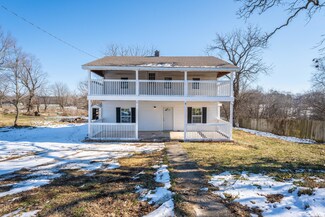 304 S Clark St, Everton, MO 65646