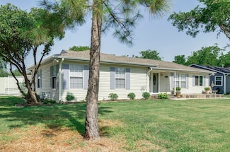 1246 S Pine St, Grapevine, TX 76051