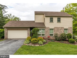 8 Chip Ln, Reading, PA 19607