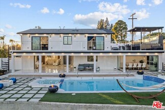 8600 Farralone Ave, Canoga Park, CA 91304