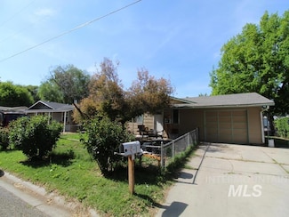 210 W 2nd St N, Middleton, ID 83644