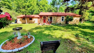 8424 3rd St, Onekama, MI 49675
