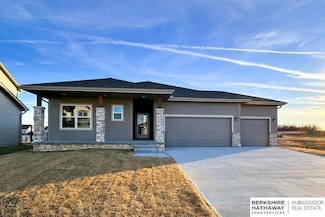 18469 Palisades Dr, Omaha, NE 68136