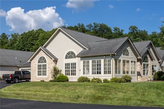 1901 Golf Course Dr, Washington, PA 15301