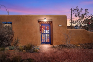 2813 Los Altos Place SW, Albuquerque, NM 87105