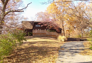 515 Greenbrier Rd, Moberly, MO 65270