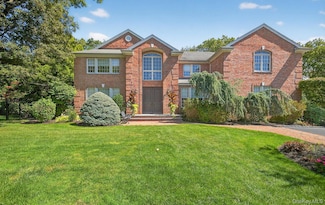 70 Keri Way, Woodbury, NY 11797