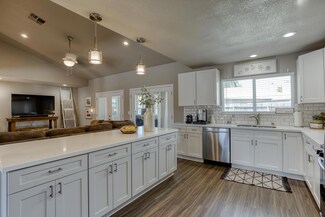 1130 Pineland Dr, Redding, CA 96002