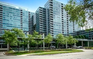 9725 Woods Dr Unit 512, Skokie, IL 60077