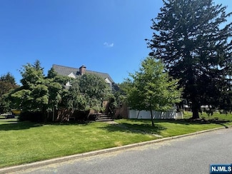57 Eckerson Ave, Closter, NJ 07624