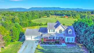 2638 Bluewater Dr, Moneta, VA 24121