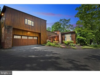1341 Valley Rd, Villanova, PA 19085