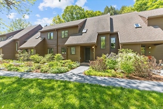 364 Acorn Ln, Shelburne, VT 05482