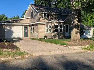 203 Roberts St, Plainwell, MI 49080