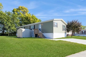334 Mosswood Ln, Iowa City, IA 52246