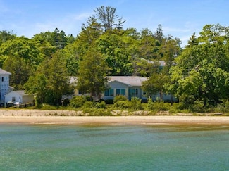 504 N Huron Ave, MacKinaw City, MI 49701