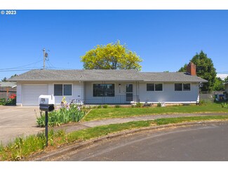 736 SE 170th Dr, Portland, OR 97233
