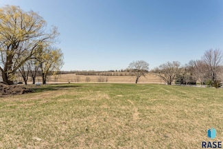 1020 N Six Mile Rd, Sioux Falls, SD 57110