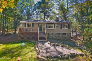 327 Wild Acres Dr, Dingmans Ferry, PA 18328