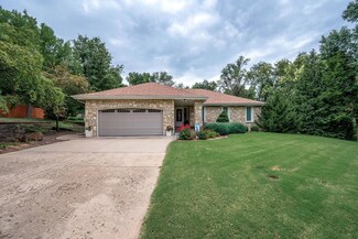 2120 Fairdale Ct, Salina, KS 67401
