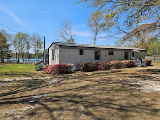 1313 Litzler Dr, Manning, SC 29102