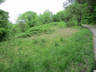 000 Lock Rd E, Cadiz, KY 42211