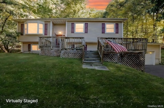 68 Old Sylvan Lake Rd, Hopewell Junction, NY 12533